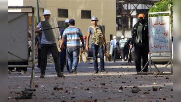 Obama tells Egyptians to talk, not fight
