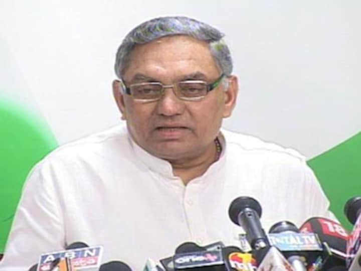 Cong distances itself from Janardan's views, Digvijaya backs him