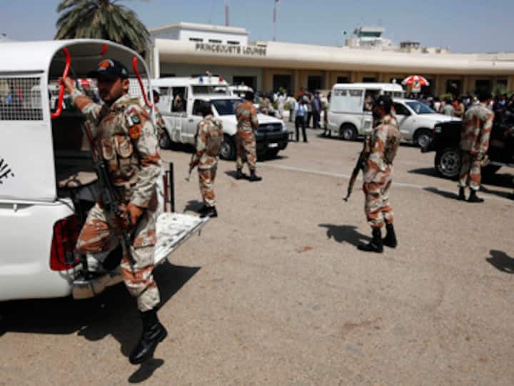 Four US embassy officials detained at Karachi airport