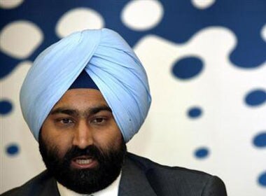 Eye on banking licence, Religare ropes in US bank Customers Bancorp