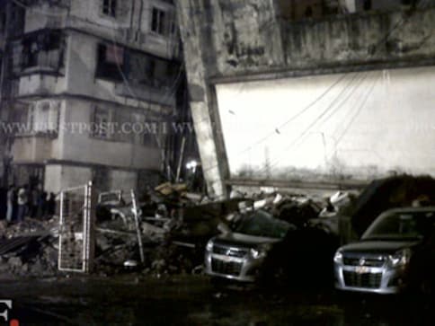 Four people die as building collapses in Mumbai Four people die as building collapses in Mumbai