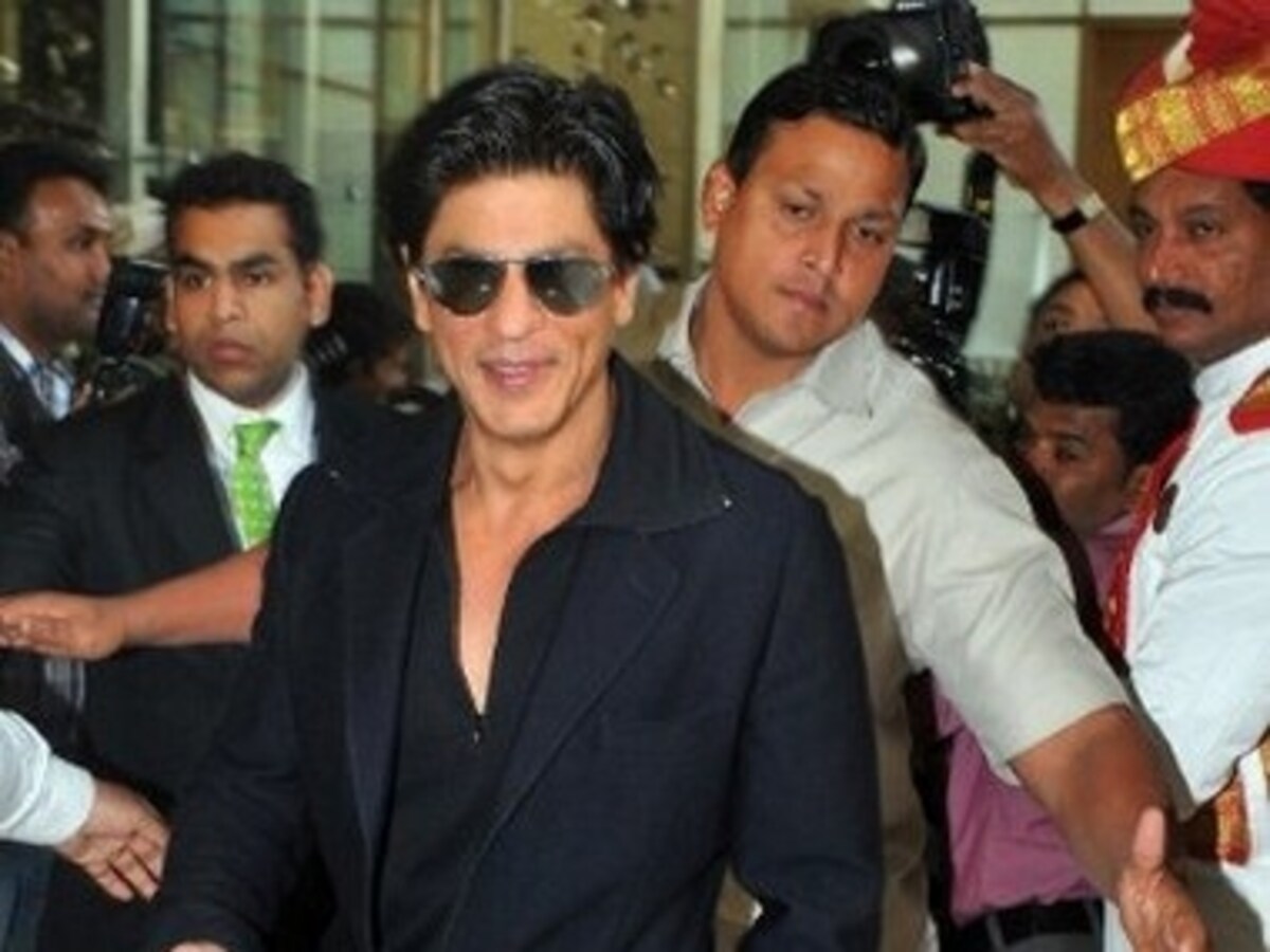 Fans Get Disheartened About SRK Aging As His Latest Picture Goes