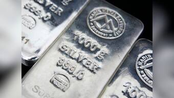 Silver retreats after 6-session rally, slumps Rs 1,065 on weak global cues