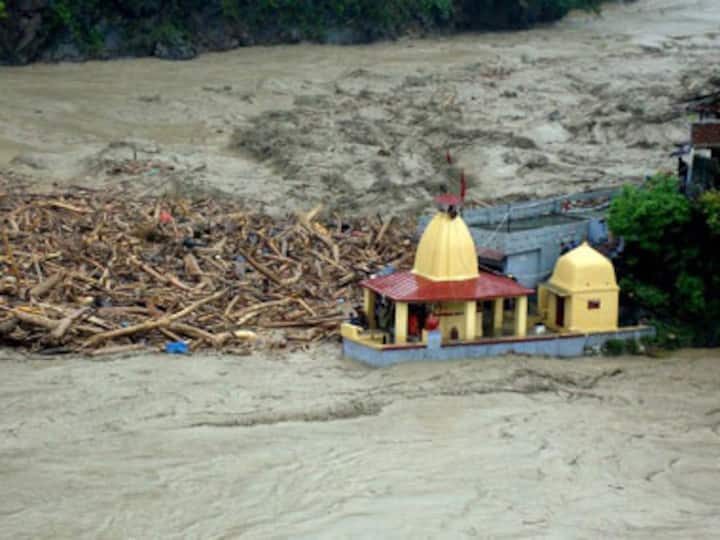 Uttarakhand: Sonia, Rahul's relief trucks run out of fuel, get stranded