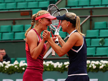 Makarova, Vesnina win women's doubles French Open title Makarova, Vesnina win women's doubles French Open title