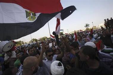 Egypt: 14 dead as Mursi opponents and supporters clash