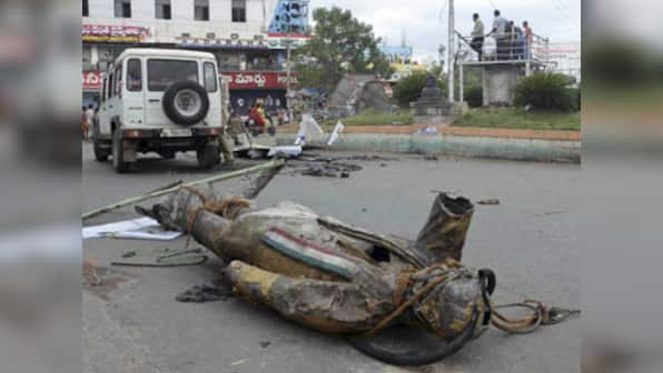 Live: MPs meet Cong leaders in Delhi, may quit over Telangana