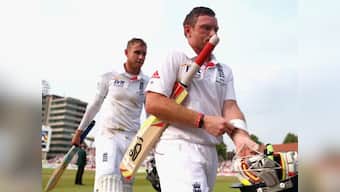 Ashes: Bell and Broad boost England amid controversy