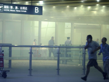 Man hurt after setting off explosion at Beijing airport Man hurt after setting off explosion at Beijing airport
