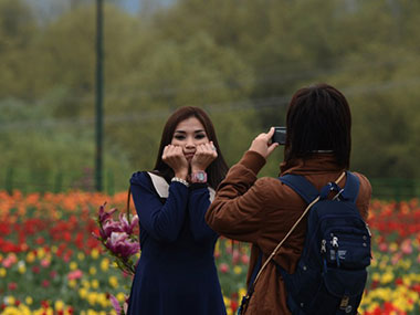 Kashmir housefull: Tourists with nowhere to go Kashmir housefull: Tourists with nowhere to go