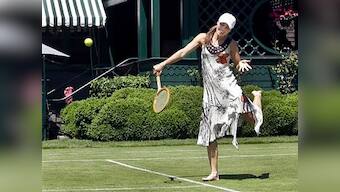 Hall of Famer Hingis ends retirement to play doubles
