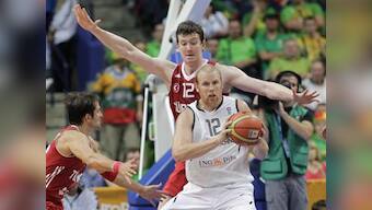 NBA: Lakers snap up Kaman to replace Howard