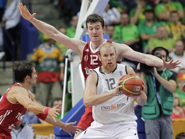 NBA: Lakers snap up Kaman to replace Howard NBA: Lakers snap up Kaman to replace Howard