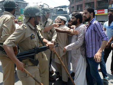 Srinagar-Jammu National Highway closed for traffic following violence Srinagar-Jammu National Highway closed for traffic following violence