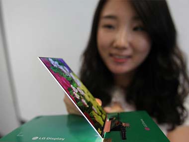 LG shows off world's slimmest Full HD LCD Panel for smartphones LG shows off world's slimmest Full HD LCD Panel for smartphones