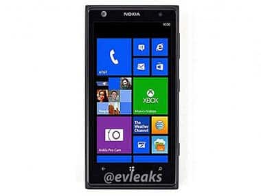 Lumia 1020 in this photo from evleaks Twitter account. 