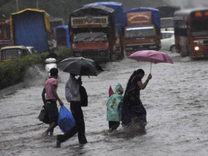 Heavy rains: Mumbra bypass develops crater, closed for traffic