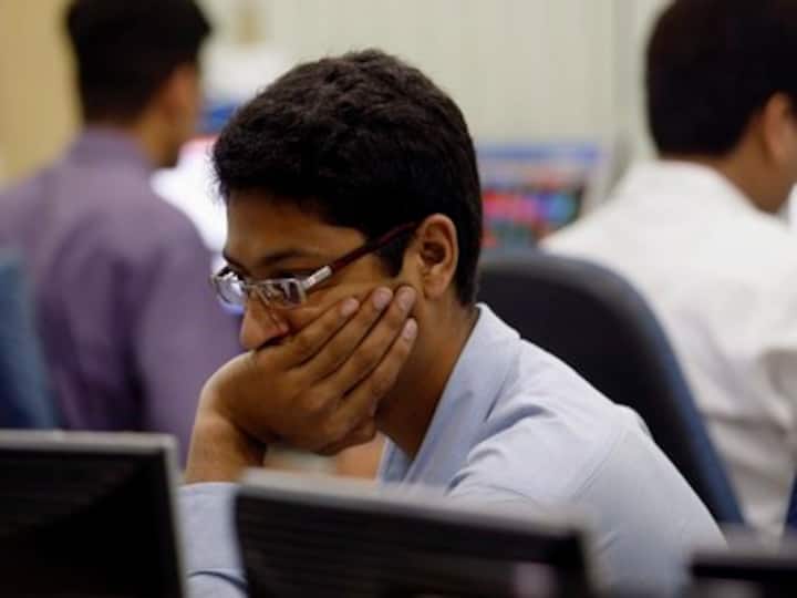 Sensex opens in red but oil stocks make merry; rupee pulls back