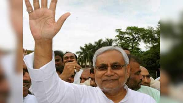 Must watch: Ram Guha and Swapan Dasgupta debate Nitish's BJP split
