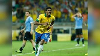 Brazil midfielder Paulinho to join Spurs