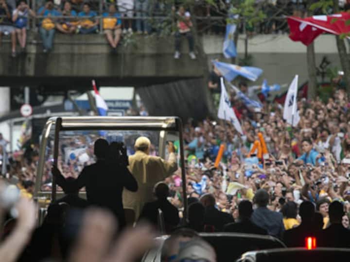 Brazilian crowds delight Pope Francis, frustrate security