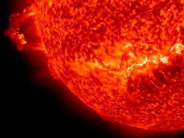 sunspots are hotter than the photosphere. sunspots are hotter than the photosphere.