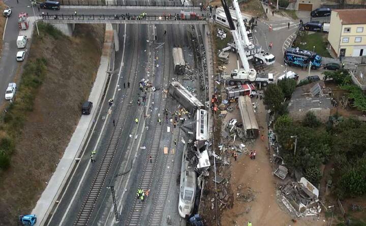 Spain train disaster images: The aftermath Spain train disaster images: The aftermath