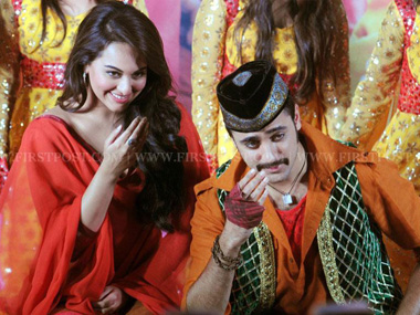 Akshay Kumar, Imran Khan pull Sonakshi Sinha's leg Akshay Kumar, Imran Khan pull Sonakshi Sinha's leg