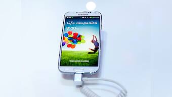 Hong Kong: Galaxy S4 explodes, burns down owner's house