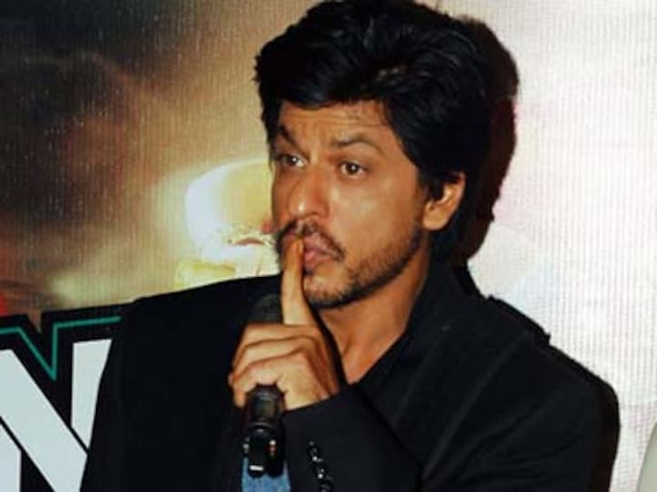 SRK promises Farah to do a under-the-waterfall number like Mandakini 