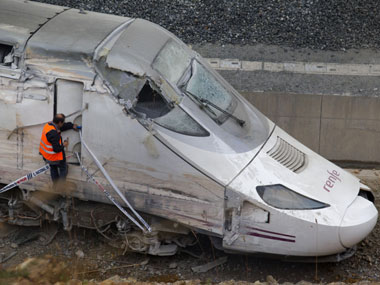 Spain train accident: Driver was on phone, say investigators Spain train accident: Driver was on phone, say investigators