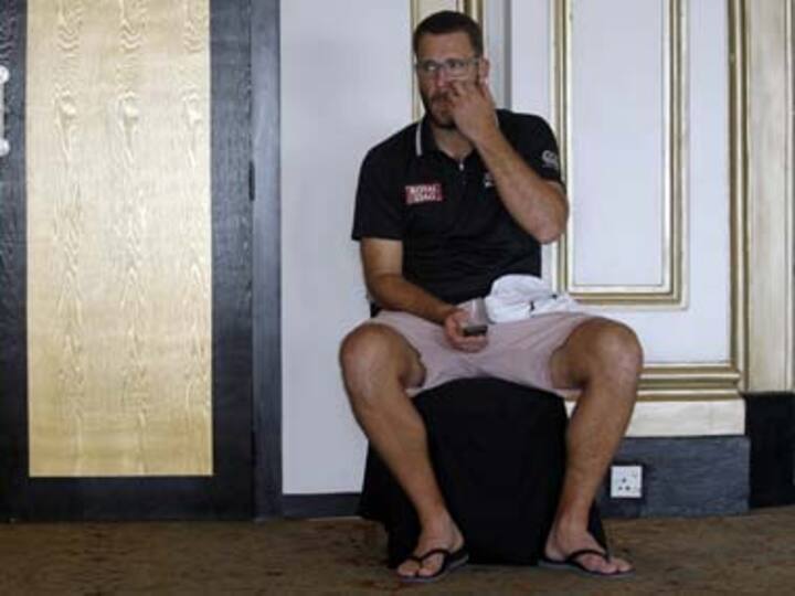 Vettori out for six months, considers future