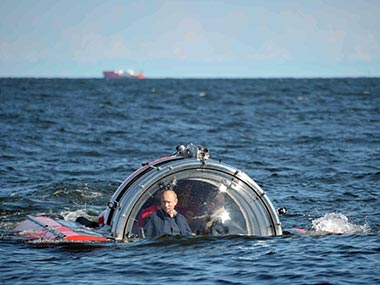 Daredevil Putin rides to bottom of the Gulf of Finland Daredevil Putin rides to bottom of the Gulf of Finland