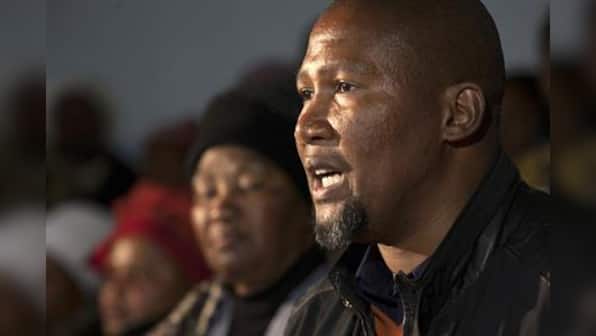 While Nelson Mandela lies dying, family feud comes out in the open 