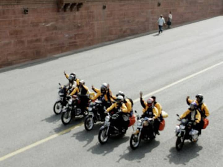 Delhi: No bike stunts on roads or face criminal charges, say police 