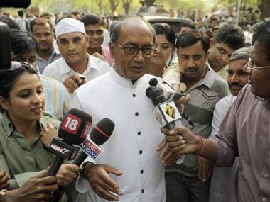 Tharoor still enjoys high-level confidence among Congressmen: Digvijaya
