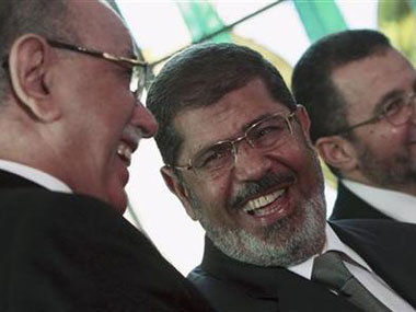 Egypt army chief meets commanders as deadline to Morsi expires Egypt army chief meets commanders as deadline to Morsi expires