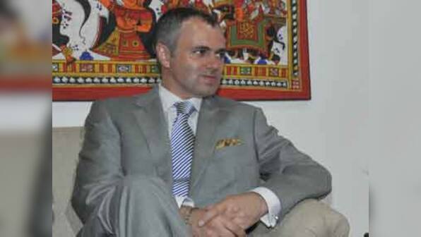 Army chief meets Omar to discuss LOC infiltration 