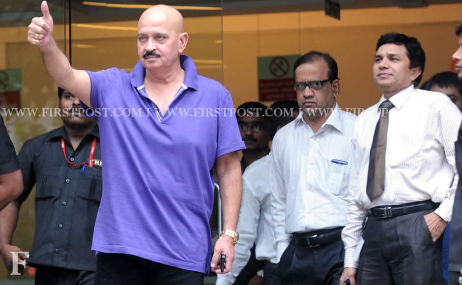 Rakesh Roshan gestures at the media and fans outside Hinduja hospital. Sachin Gokhale/Firstpost