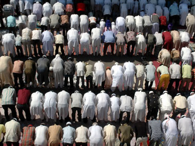 Lucknow: Stones pelted on Ramzan procession, Shias and Sunnis clash Lucknow: Stones pelted on Ramzan procession, Shias and Sunnis clash