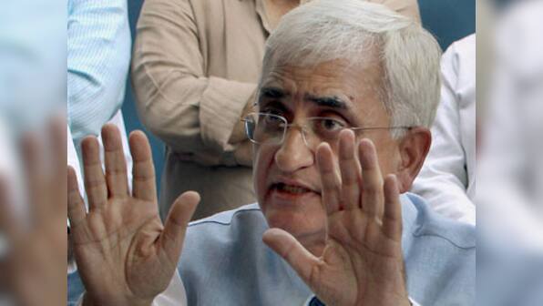 Khurshid visits Nepal, promises 700 vehicles for polls
