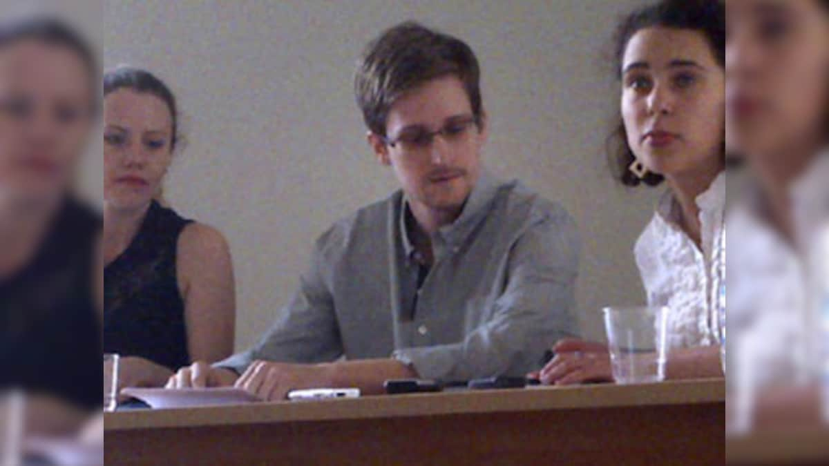 Snowden Not Allowed To Leave Moscow Airport Transit Zone Yet Firstpost 