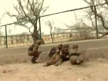 300 terrorists in 'groups of ten' waiting to enter J&K: Army 300 terrorists in 'groups of ten' waiting to enter J&K: Army