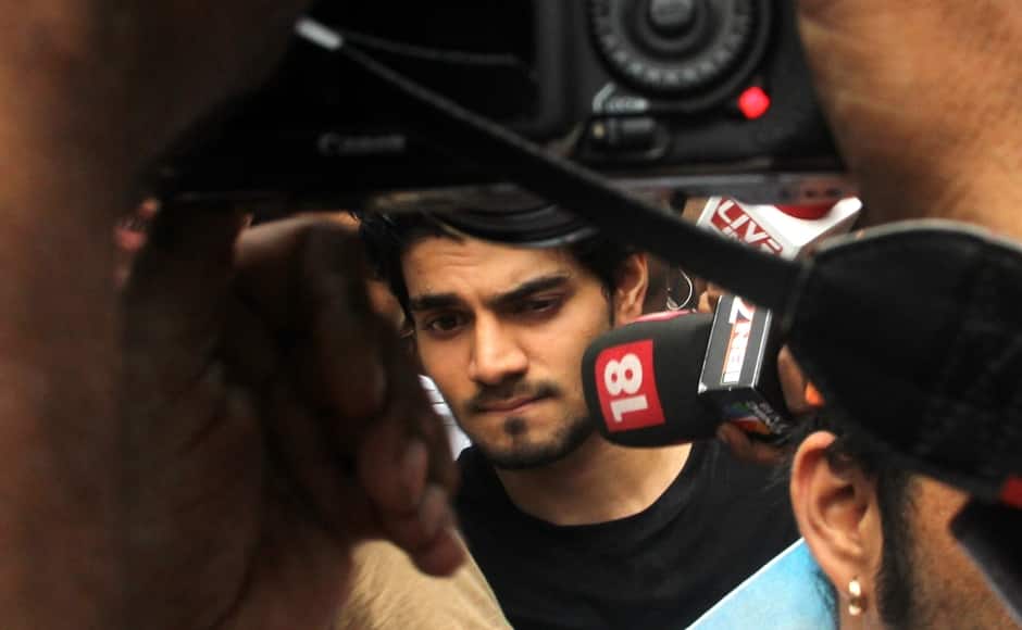Suraj Pancholi leaving Arthur Road jail. 