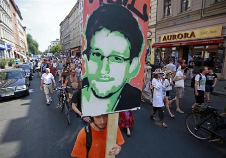 Russia grants Snowden a year's asylum, summit in doubt Russia grants Snowden a year's asylum, summit in doubt