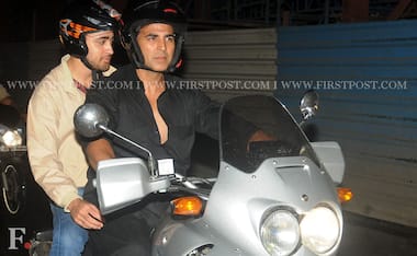 Photos: Akshay Kumar and Imran Khan return home from airport... on a bike!