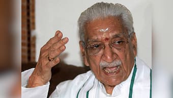 UP govt releases Ashok Singhal, over 900 VHP activists 