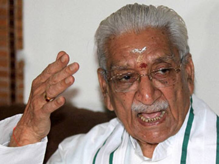 UP govt releases Ashok Singhal, over 900 VHP activists 