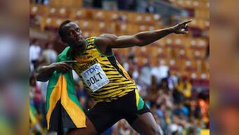 Bolt cruises to world 200m title in 19.66 seconds