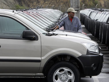 Thanks to a limping auto sector buy cars at Rs 15-60K discounts Thanks to a limping auto sector buy cars at Rs 15-60K discounts